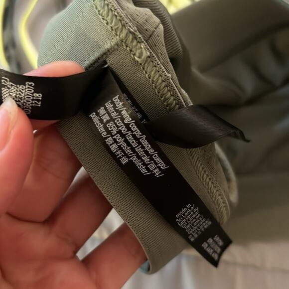 VS sport hunter green animal print with strappy neon back‎ sports bra - Picture 5 of 6